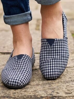 Xoxo shoes size‎ 7 flats fabric uppers leather insole. Synthetic sole
